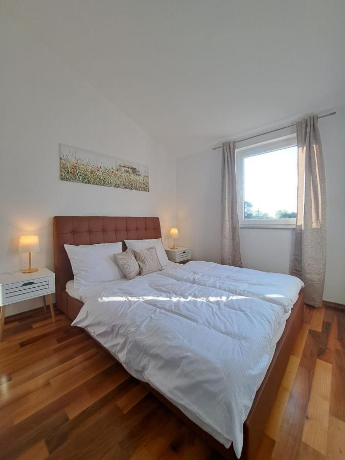 Apartments Villa Sotlar With Pool Умаг Экстерьер фото